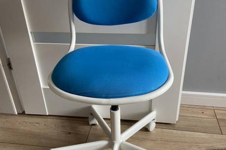 ox_krzeslo-do-biurka-obrotowe-dzieciece-orfjall-niebieskie-ikea