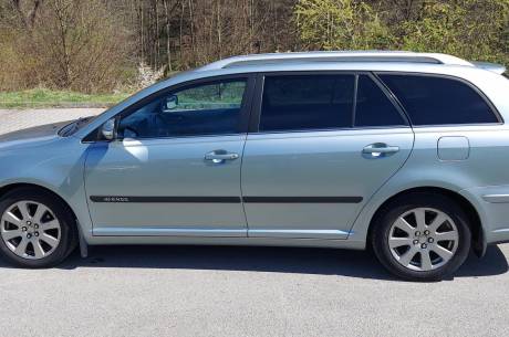ox_toyota-avensis