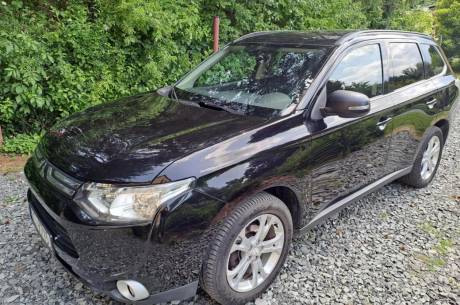 ox_mitsubishi-outlander-2013-przestronny-suv-gotowy-na-kazda-trase
